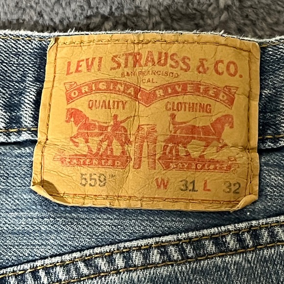 Levis 559 Relaxed Straight Jeans Mens 31x32 Light Wash Blue Denim Distressed - Picture 7 of 12